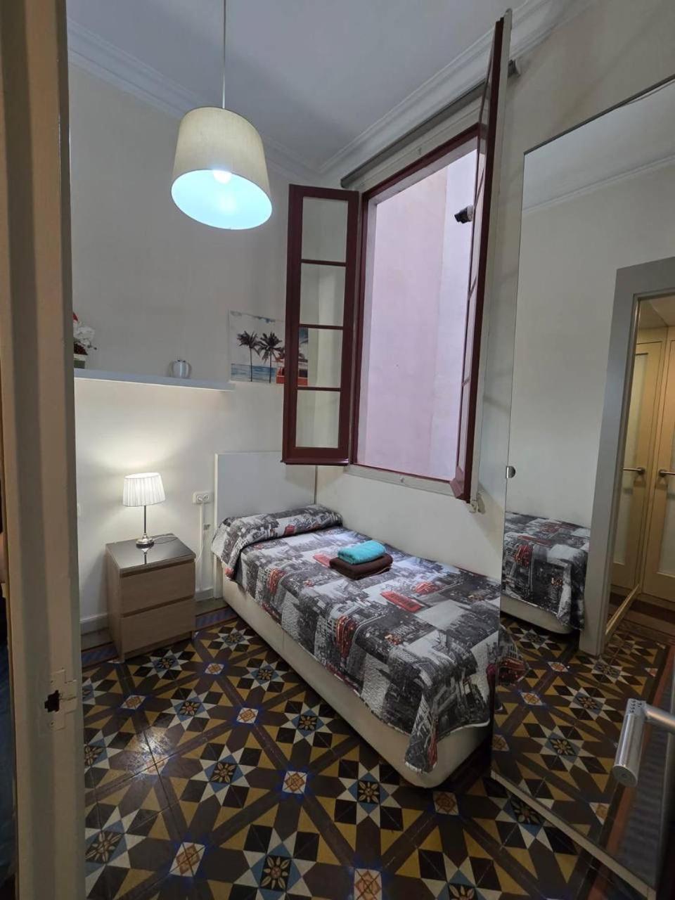 Rooms Rumila Барселона Экстерьер фото